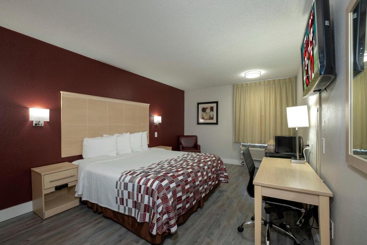 Red Roof Inn Raleigh North-Crabtree Mall-Lenovo Center Экстерьер фото