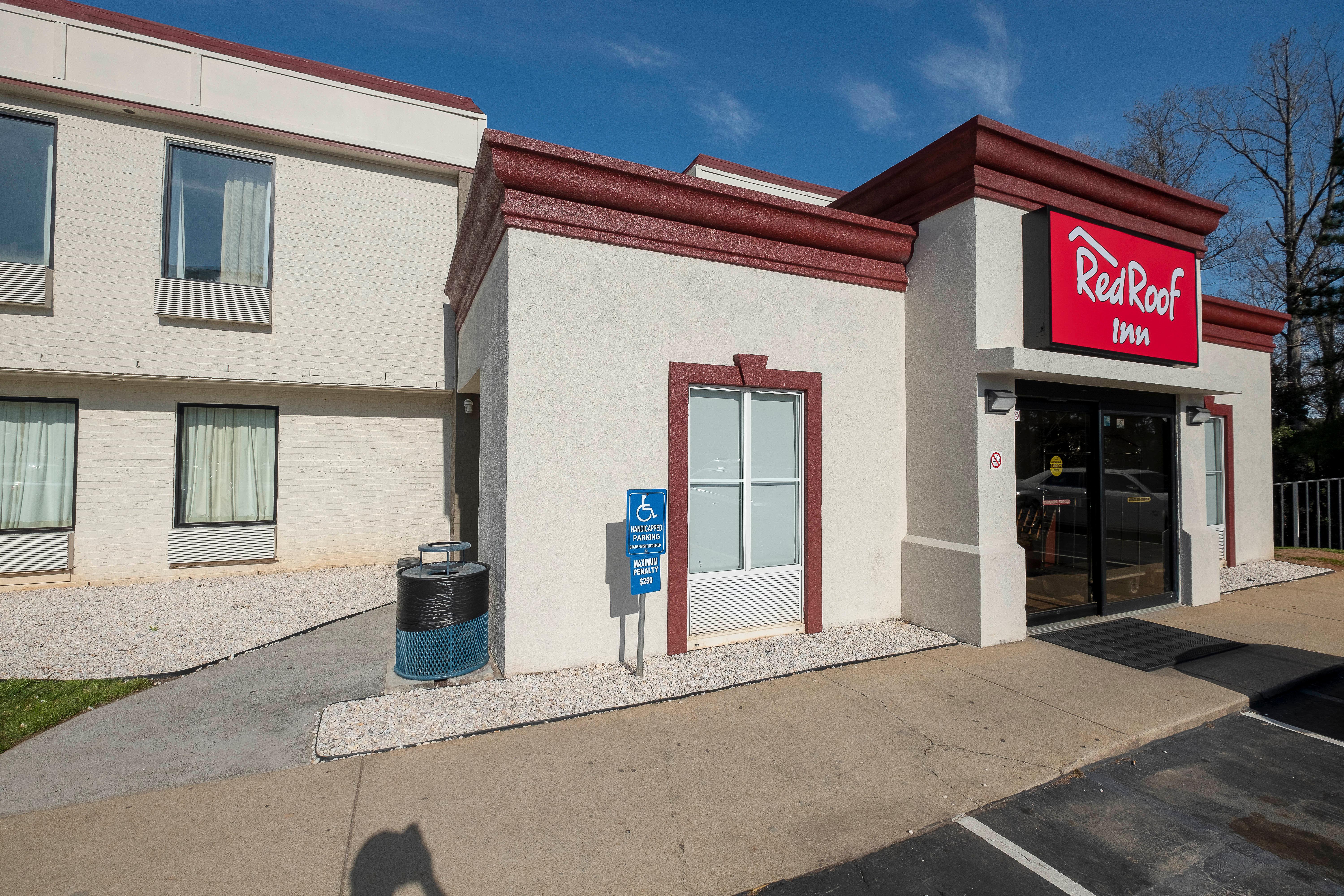 Red Roof Inn Raleigh North-Crabtree Mall-Lenovo Center Экстерьер фото