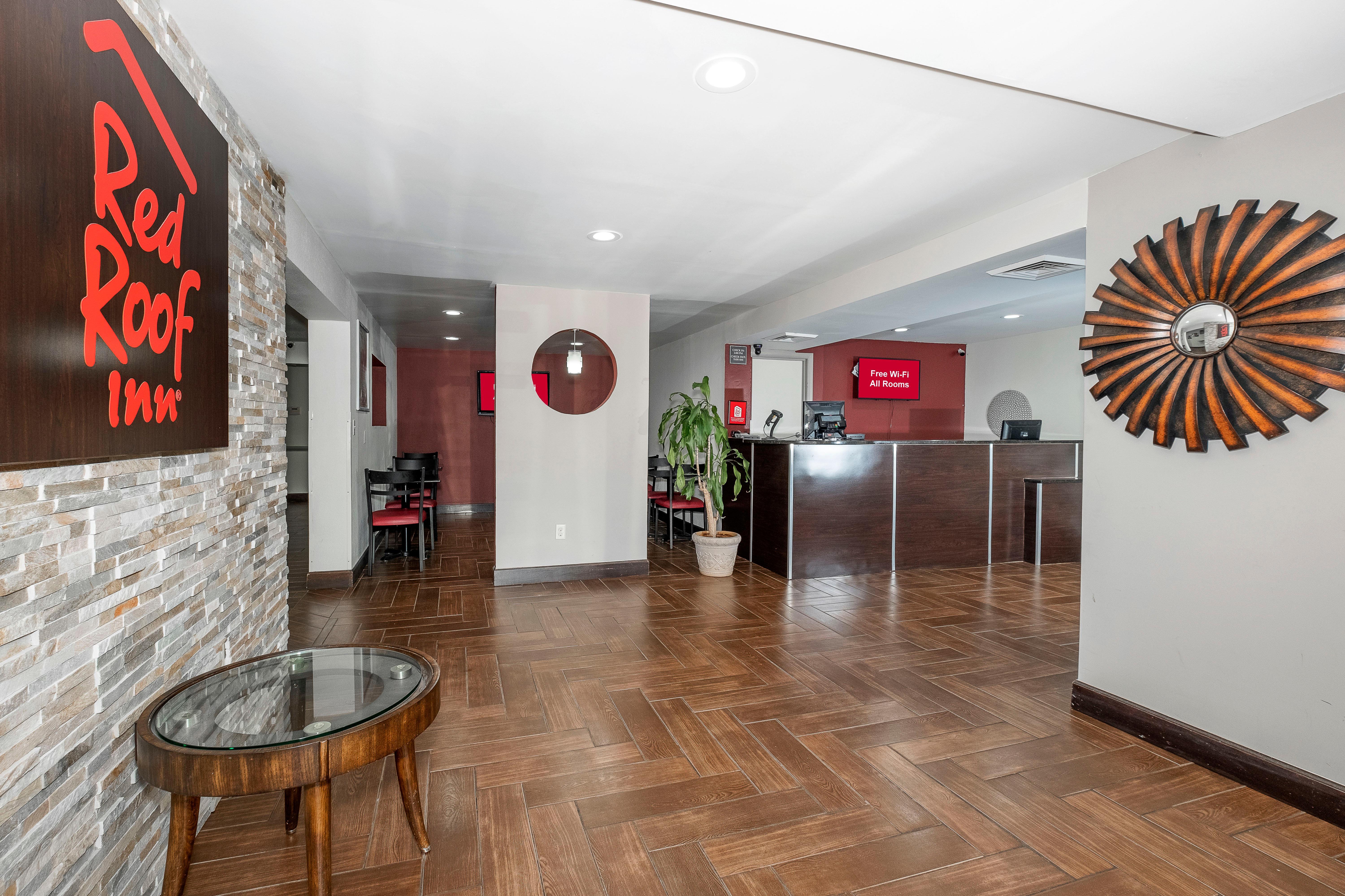 Red Roof Inn Raleigh North-Crabtree Mall-Lenovo Center Экстерьер фото