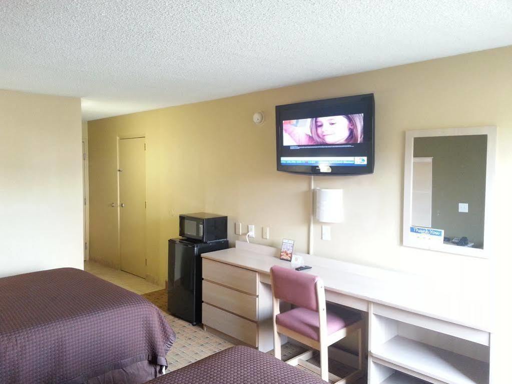 Red Roof Inn Raleigh North-Crabtree Mall-Lenovo Center Экстерьер фото