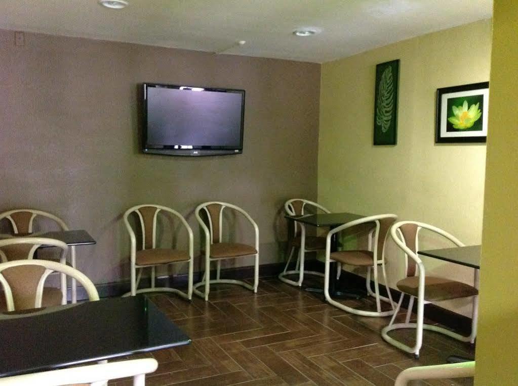 Red Roof Inn Raleigh North-Crabtree Mall-Lenovo Center Экстерьер фото