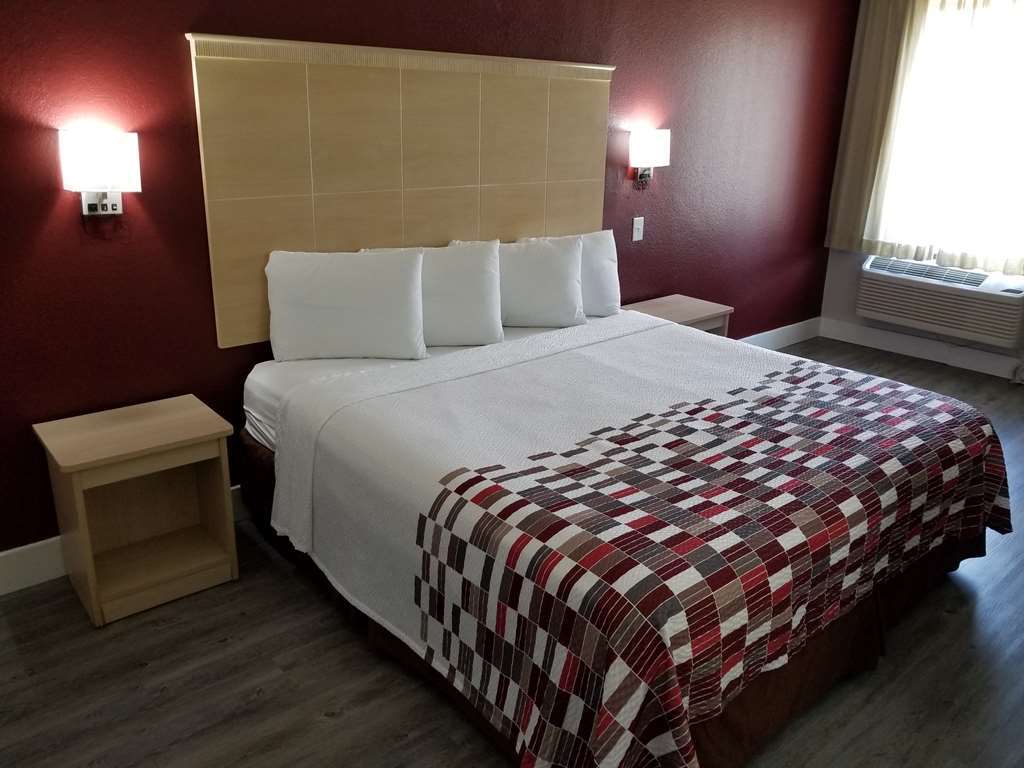 Red Roof Inn Raleigh North-Crabtree Mall-Pnc Arena Номер фото